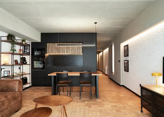 En Pleno Centro Y A 200m De La Playa *